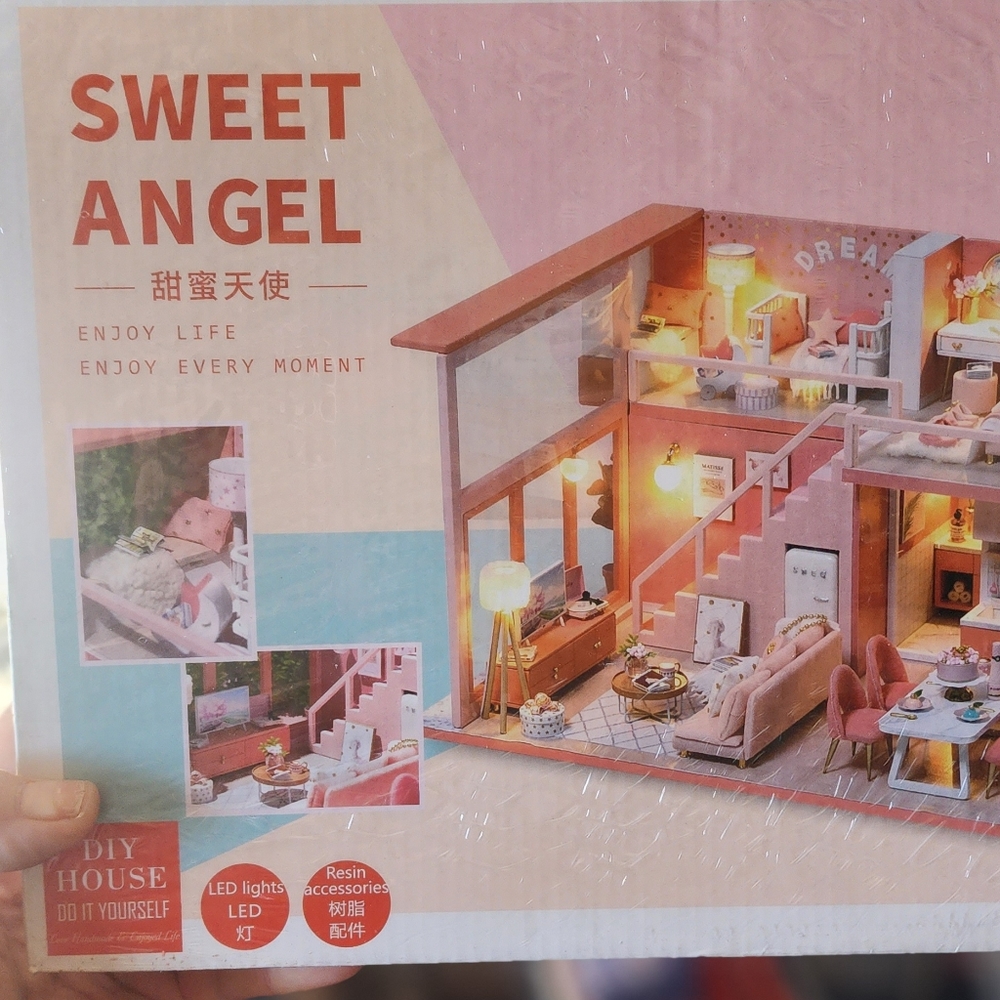 NIB DIY MINIATURE PINK HOME